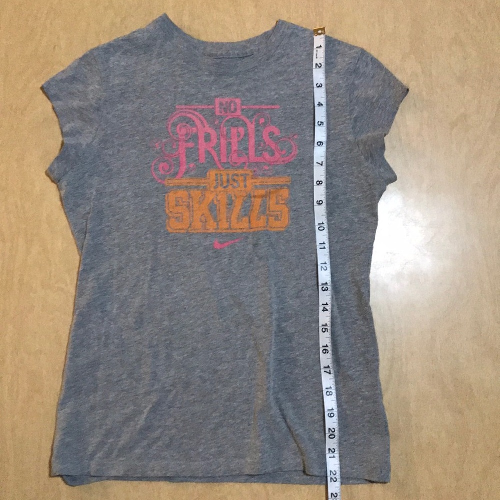 Nike Girl’s size Large heather gray t-shirt